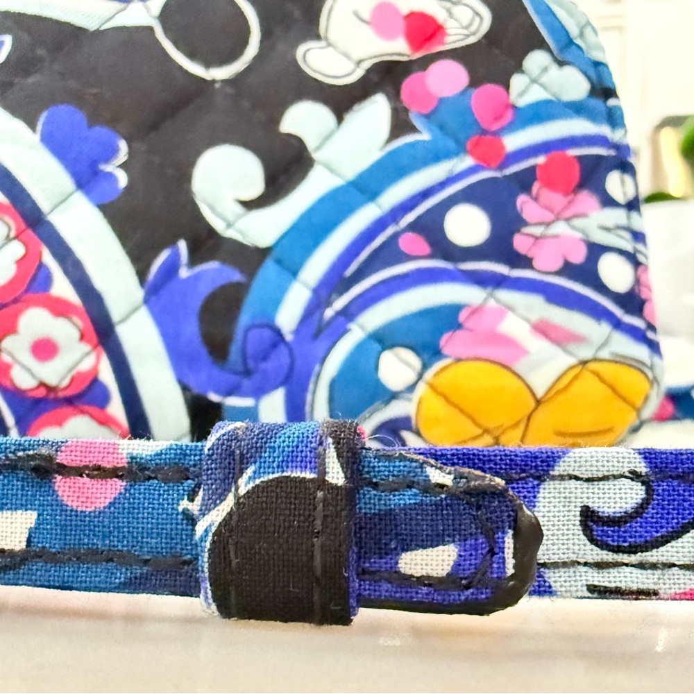 Vera Bradley Disney Mickey Mouse Zip Paisley Carson Cellphone Crossbody Bag - Picture 9 of 9